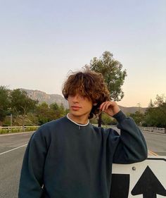 Surfer Hair, Mens Haircuts Short Hair, Surfer Boys, Surfer Boy, Wavy Hair Men, Hair Inspiration Short, Boys Long Hairstyles, Haircuts For Medium Hair