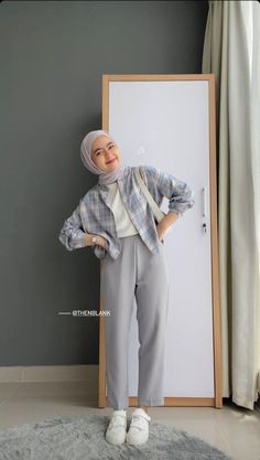 Outfit Hijab Ideas, Ootd Ngampus, Korean Style Hijab, Outfit Ngampus, Haircut Selfie, Photo Hijab, Outfit Hijab Casual, Ootd Hijab Casual, Cute Hairstyle