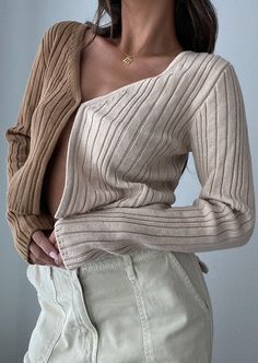 This sweater features a dual-block pattern, knit material offering a soft and stretchy material with a hook and eye closure. Material: 60% Acrylic, 40% Cotton Iced Latte, Beach Bunny, Hook And Eye, Long Sleeve Knit Tops, Cropped Cardigan, Knitting Materials, Pattern Blocks, Casual Fall, Long Sleeve Knit