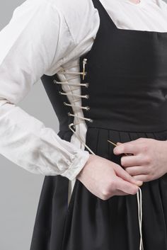 Tudor Dress Pattern, Tudor Tailor, Elizabethan Fashion, 16th Century Fashion, Ren Faire Outfits, Tudor Dress, Tudor Fashion, Tudor Costumes