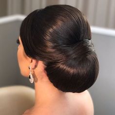 Sanggul Modern, Hairstyle Updo, Hairstyles Design, Wedding Bun Hairstyles, Bridal Bun, Mother Of The Bride Hair, Bridal Hair Buns, Bridal Hair Inspiration