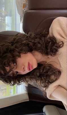 Curly Brown Hair With Bangs, Curly Hair Down, Wispy Bangs Curly Hair, Bangs Brown Hair, Color Natural Hair, Curly Haircut, Natural Curly Hair Cuts, Curly Hair Photos