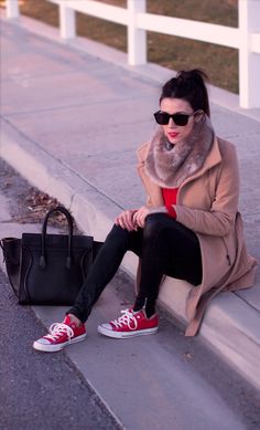 CASUAL RED - Hello Fashion Converse Rouge, Red Converse Outfit, Red Cable Knit Sweater, Style Désinvolte Chic, Converse Low, Style Converse, How To Wear Leggings, Curvy Petite Fashion, Red Converse