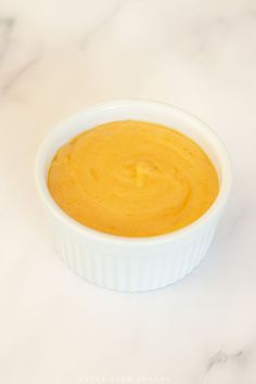 easy-cheese-sauce Easy Cheese Sauce, Cheddar Cheese Recipes, Corn Dip Recipes, Sour Cream Dip, Spinach Dip Recipe, Cheddar Cheese Sauce, Cheese Sauce Recipe