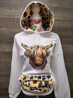 Highland Cow Sunflower Unisex Hoodie w/ accents.  Gildan Brand. Unisex sizing, fits true to size.  White and Grey hoodie options.  Sizing available small-3X Cute Hoodies For Women, Cow Print Clothes, Country Outfits Women, Cow Stuff, Cow Sunflower, Cow Hoodie, Cute Sweats, Casual Country Outfits, Cute Country Outfits