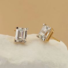 Précision brillante : boucles d'oreilles plaquées or avec zircon taille émeraude ! 

















































 Découvrez la quintessence de l'élégance raffinée avec nos boucles d'oreilles « Gleaming Precision », ornées de zircons taille émeraude qui scintillent de clarté et de sophistication.





 Matériau : chaque pièce est fabriquée de manière experte en argent sterling de qualité supérieure pour une brillance durable.



 Placage : Enrichi d’un placage en or 18 carats Gold Asscher Cut Jewelry Gift, Asscher Cut Gold Jewelry For Gift, Gold Jewelry With Baguette Cut And Prong Setting, Classic Gold Jewelry Square Cut, Anniversary Jewelry With Diamond Cut Rectangular Stone, Gold Emerald Cut Jewelry With Prong Setting, Gold Radiant Cut Jewelry For Formal Occasions, Formal Radiant Cut Gold Jewelry, Gold Jewelry With Prong Setting And Radiant Cut