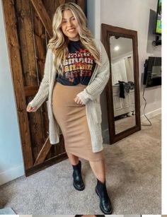 Hairstylist Outfits For Work, Book Closet, Salon Outfits, Eclectic Outfits, Amazon Outfits, Airport Outfits, Plus Size Fall Outfit, Simple Fall Outfits, Maternity Outfits