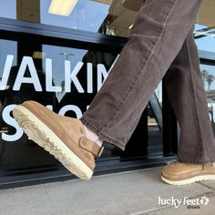 The UGG Women's Goldenstar Clog heel strap features a swivel design for a 2-in-1 wearing option -- wear it as a heel strap or stacked on top for an easy on/off! 

🍀 13 SoCal Stores
📍 Visit today for a free foot analysis

 

#luckyfeetshoes #walkwithcomfort #foothealth #footwear #footpain #shoestore #archsupport #womensshoes #menshoes #archsupport #plantarfasciitis #southerncalifornia #socal #ugg #uggstyle #uggseason #uggshoes #ugglife Feet Shoes, Ugg Style, Comfort Shoe, Platform Clogs, Clog Heels, Wide Shoes, Foot Health, Foot Pain, Comfort Shoes