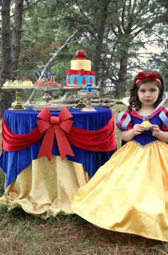 Princesses & Tiaras ~ Snow White Birthday | Party Ideas By Seshalyn White Party Theme, Snow White Birthday Party, Anniversaire Diy, Snow White Birthday, Snow White Party, Disney Princess Birthday, White Birthday, Disney Princess Party, Disney Party