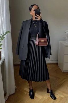 #stylish black outfit Winter Looks Skirt, Best Office Outfits For Women, What To Wear To A Fashion Show As A Guest, Formal Looks For Women, Modest Elegant Outfits, Look Elegante Casual, Modest Fashion Ideas, Fall Outfits Skirts Modest, Modest Looks