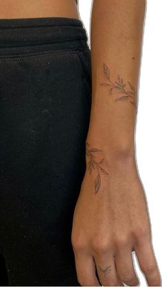 Tattoo Brazo Mujer, Flower Vine Tattoos, Aesthetic Tattoo Ideas, Simple Forearm Tattoos, Tato Minimal, Leaf Tattoo, Explore Aesthetic, Chic Tattoo, Flower Wrist Tattoos