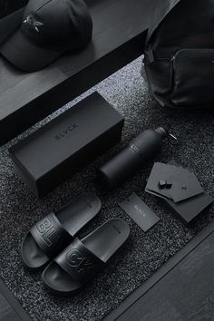 Matte Black Accessories, Monochromatic Aesthetic, Black Picture, All Black Everything, Black Accessories, Black And White Aesthetic, Black Edition, Happy Colors, 로고 디자인