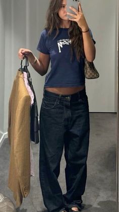 Baggy Dark Jeans Outfit, Dark Blue Jeans Aesthetic, Outfits Dark Blue Jeans, Dark Baggy Jeans Outfit, Dark Blue Jeans Outfit Aesthetic, Dark Blue Baggy Jeans Outfit, Blue Jeans Outfit Summer, Street Wear Baggy, Dark Blue Jeans Outfit