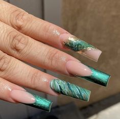 Emerald Green Acrylic Nails, Emerald Green Nail, Emerald Green Nail Polish, Emerald Green Nails, Teal Nail Designs, Gold Glitter Nail Polish, Silver Nail Designs, Emerald Nails, Green Acrylic Nails