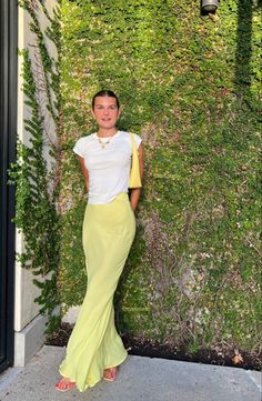 Silk Maxi Skirt Outfit, Summer Vacay Outfits, Vacation Dinner Outfit, Outfits For The Beach, Europe Outfits, Vacay Outfits, Maxi Skirt Outfits, Dinner Outfit, Going Viral