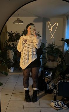 Plus Sized Winter Dress, London Goth Fashion, Plus Size Cold Spring Outfits, Baddie Core Outfits, Cute Outfit Midsize, Y2k Grunge Outfits Midsize, Grunge Outfit Black Women, Fit Ideas Plus Size, Edgy Boho Outfits Winter