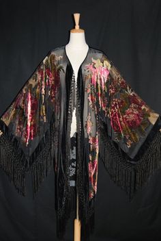 Art To Classic Black Burnout Velvet Kimono Fringe Jacket Coat Duster Stunning XL Velvet Fringe Kimono, Goth Chic, Velvet Fringe, Velvet Kimono, Fringe Kimono, Kimono Duster, Burnout Velvet, Black Kimono, Velvet Coat