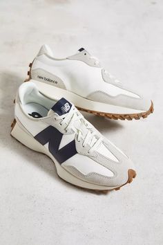 New Balance Moonbeam, Navy New Balance, New Balance Trainers, 1970s Style, Trendy Outfits For Teens, Shoe Inspo, Navy Shoes, All About Shoes