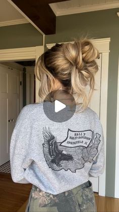 224K views · 9.6K likes | TORIE BLISS on Instagram: "Easy messy bun, perfect for a 𝖈𝖔𝖟𝖞 day ❄️ 𝖘𝖆𝖛𝖊 & 𝖙𝖗𝖞   #messyhair #messybun #quickhairstyles #easyhairstyle" Messy Bun Office Outfit, Bandana Messy Buns, Easy Messy Updo Tutorial, Matilda Djerf Bun, Cute Hair Bun Ideas, Messy Bun Thick Hair Tutorial, Hair Up Ideas For Work, Easy Messy Buns For Long Hair, Long Hair Messy Bun