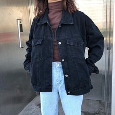 Casual Denim Jacket, Womens Jackets Casual, Look Retro, Denim Chic, Jean Jacket Women, Mode Casual, Looks Black, Vintage Denim Jacket, Black Denim Jacket