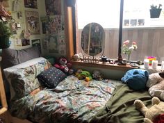 Bedroom aesthetic cottage core Decorating Large Bedroom, Whimsigoth Dorm, Cluttered Aesthetic, Cluttered Room Aesthetic, Cluttercore Bedroom, Street Room, Indie Room Inspo, Cluttered Room