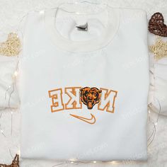 Nike x Chicago Bears Embroidered T-shirt, NFL Sports Embroidered T-shirt, Custom Nike Embroidered T-shirt Nike Cartoon, Nike Inspired, Jasmine Princess, Jessie Toy Story, Best Family Gifts, Maroon Hoodie, Embroidered Shirts, Mike Wazowski, Shirt Nike