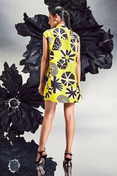 Yellow cargo dress with abstract print and pockets. - Aza Fashions Chic Sleeveless Dress With Bold Print, Sleeveless Cotton Dress With Graphic Print, Green Sleeveless Graphic Print Dress, Green Sleeveless Dress With Graphic Print, Sleeveless Green Dress With Graphic Print, Summer Workwear Dresses With Abstract Print, Summer Graphic Print Dresses For Work, Abstract Print, Dress Pattern