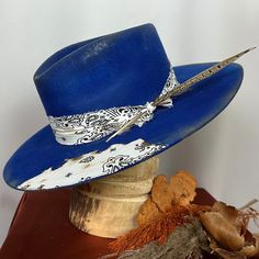 Bandana Hat Band, Boho Hat Design Ideas, Blue Felt Hat, Hat Bands Diy Ideas, Cowboy Hat Design, Mens Dress Hats, Custom Cowboy Hats, Classy Hats, Couture Hats