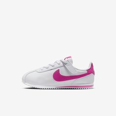 How do you make a classic like the Cortez even better? Make it quick and easy to put on, of course. The top lace loop is attached to a hook-and-loop strap so kids can slip these on and secure the fit fast—no tying of laces required! Plus, extra wiggle room in the toe box helps give little feet the space they need as they run, jump and play. Tenis Nike, Nike Kids, Nike Cortez, Shoes White, Kids Shoes, Running, Nike, Clothes