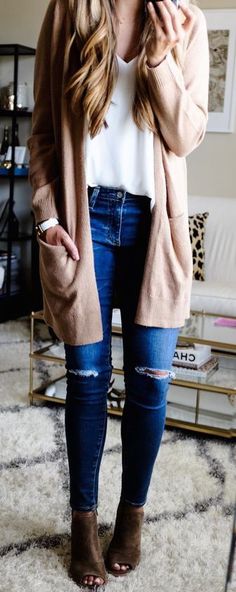 #fall #fashion / beige cardigan + denim Fall Fashion Coats, Mode Tips, Cooler Look, Womens Clothes, 가을 패션, Look Casual, Fashion 2017, Fall Winter Outfits