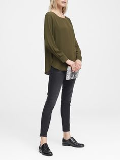 Love the cropped pants with oxfords. Closet Remodel, Top Banana, Hem Top, Tunic Length, High Low Hem, Satin Fabric, Cropped Pants, High & Low, High Low