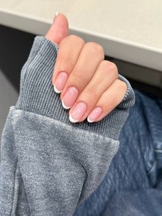 Simple french tip on a short oval nail Oval Nails With French Tip, Oval Nails French Tip Color, Short Nail Extensions, Oval French Tip, Short Almond French Tip, Short Almond French, French Tips Almond, Simple French Tip, Short Oval Nails