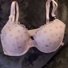 Light Pink With Silver Stars 36d Victoria's Secret Bra Nwt Star Bra, Green Bras, Vs Bras, Victoria Secret Body, Padded Bralette, Grey Prints, Demi Bra, Wireless Bra, Victoria Secret Bras