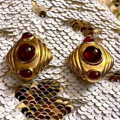 Vintage Ciner Mogul Gold And Garnet Red Diamond Shaped Cabochon Clip On Earrings Garnet Red, Red Diamond, Diamond Shaped, Earrings Color, Red Garnet, Jewelry Vintage, Red Gold, Diamond Shapes, Clip On