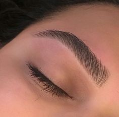 Perfect Eyebrow Shape, Eyebrow Hacks, Beautiful Eyebrows, Eyebrow Makeup Tips, Smink Inspiration, Threading Eyebrows, Brows On Fleek, Natural Brows