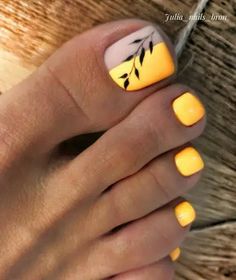 Minimalist Pedicure, Spring Pedicure Ideas Toenails Simple, Toe Nail Designs For Summer, Summer Toenails, Yellow Toe Nails, Fall Toe Nails, Feet Nail Design, Pedicure Nail Designs