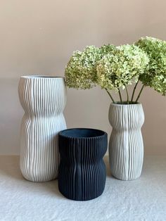 elysian collective Textured Organic Porcelain Vases, Black and White, by artist Cym Warkov Flower Pot Ceramic Ideas, Handmade Ceramic Vases Pottery, Ceramic Pot Design, Cool Vases Ceramic, Pottery Texture Ideas, Coil Vase Ceramics, Trendy Pottery, Small Pottery Ideas, Pottery Making Ideas