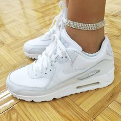 Pinterest ☪ @Trapbre Nike Air Max Sneakers, Basket Style, Nike Air Shoes, Nike Shoes Cheap, Hype Shoes, Nike Free Shoes, Nike Shoes Outlet, White Nike, Nike Shoes Women