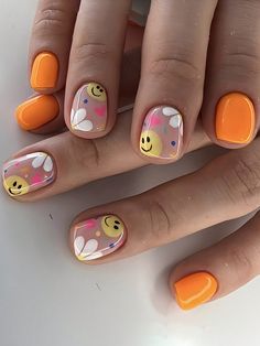 Multicolor  Collar  ABS Plants Color Nails Embellished   Nail,Hand & Foot Care Melting Smiley Face Nails, Hippie Nail Art Boho, Funky Gel Nails, 70s Nail Designs, Uñas Nail Art, Retro Nail Art, Hard Gel Nails, Retro Nails, Gelish Nails