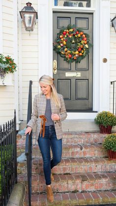 Turn heads at your holiday gathering with these Thanksgiving Outfit Ideas! From Cute Thanksgiving Outfits to Fancy Thanksgiving Outfit, these looks have all the elegance you need. Keep warm with a Christmas Outfit Cold or go cozy with Cute Outfits For The Winter. Want a chic touch? Cute Skirt Outfits Fall and Blair Waldorf Party Outfit add a stylish vibe! 🍁✨ #HolidayStyle #ThanksgivingOutfit Preppy Winter Outfits, Preppy Fall Outfits, Fall Blazer