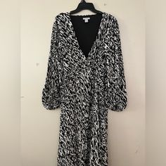 This Dress Is Such A Nice Material. I Only Wore It Once And Bought It Brand New. It’s In Great Condition. H&m V-neck Midi Dress For Fall, H&m V-neck Dress For Fall, H&m V-neck Fall Dresses, H&m Long Sleeve Maxi Dress For Fall, H&m Fitted Long Sleeve Maxi Dress, Black Long Sleeve Midi Dress By H&m, Fitted V-neck Maxi Dress By H&m, H&m Fitted Maxi Dress, H&m Fitted V-neck Maxi Dress