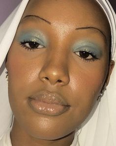 Ashy Makeup, School Editorial, Blue Eyebrows, 2000s Makeup Looks, Beach Makeup, Glossy Eyes, Makeup For Black Skin, Makeup Board, Longer Eyelashes