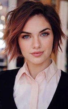 Short shaggy bob haircut for fine hair, adding texture and volume for a fuller appearance Body And Style, Short Bob Cuts