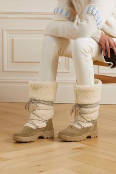 Bogner's 'Alta Badia' boots are wrapped in soft and fluffy shearling to keep your feet warm in the coldest conditions. Made from smooth suede, they're set on sturdy gripped soles so you can take on icy surfaces without slipping. Aspen Style, Ski Fits, Wax Diy, Random Clothing, Designer Ankle Boots, Womens Designer Boots, Winter 23, Shoes Boots Ankle, Snow Boots Women