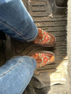 Mexican Boots Aesthetic, Mexican Cowboy Boots, Mexican Boots, Western Men, Pretty Boots, Cute Cowgirl Boots, Boots And Jeans, Durango Boots, Floral Boots