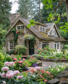 English Garden Design Ideas, Stone Cottage Homes, Cottage Garden Plan, Cute Cottages, English Garden Design, Stone Cottages, Cottage Style House Plans, Traditional Cottage