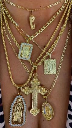 Jewelry Aesthetic Silver And Gold, Gold Necklace Layered Aesthetic, Gold Maximalist Jewelry, Silver Stacked Jewelry, Stacked Jewelry Necklaces, Stacked Gold Necklaces, Layered Necklaces Aesthetic, Gold Necklace Aesthetic, Bead Cross Necklace