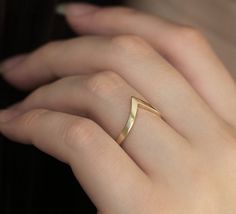 Delicate curved gold wedding band, perfect as a thin matching or stacking band or as a simple dainty V shaped ring.
Details Band measurements: approx. 2mm wide Simple Ring Design, V Shaped Ring, Hand Jewelry Rings, V Ring, Rose Gold Wedding Ring, Plain Gold Ring, Modern Gold Jewelry, Pretty Jewelry Necklaces, Gold Rings Simple