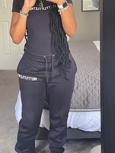 Grey Sweat Pants Outfit Baddie, Yezzy Outfits Black Women, Sweat Suits Outfits Baddie, Plt Sweatpants Outfit, Plt Sweatpants, Plt Charcoal Tracksuit, Prettylittlething Sweatpants Outfit, Fasion Outfits