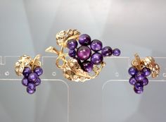 This unique rare jewelry set purple Monnstone / Moonglow Lucite clip on earrings and brooch from 1950's -1960's. The brooch is 2" long and almost  1 3/8" wide and it weighs 0.5 oz.. The clip on ( screw on) earrings are 1" long and 3/4" high. The weight of one earring is 0.2 oz.  Condition: no missing stones, no defects. It is a vintage jewelry set in excellent condition. We combine shipping.  Thank You for visiting our Etsy https://www.etsy.com/shop/VictoryIssweet store! Purple Brooch Jewelry For Evening, Retro Evening Clip-on Jewelry, Vintage Jeweled Clip-on Earrings For Evening, Vintage Evening Clip-on Jewelry, Vintage Clip-on Crystal Earrings For Evening, Vintage Yellow Gold Clip-on Earrings With Cabochon, 1950s Jewelry, Rare Jewelry, Vintage Jewelry Sets